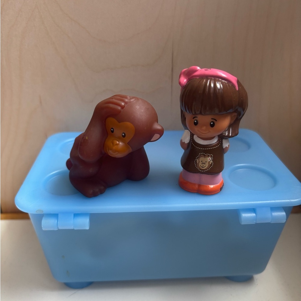 Fisher Price Little People Mia and her Monkey